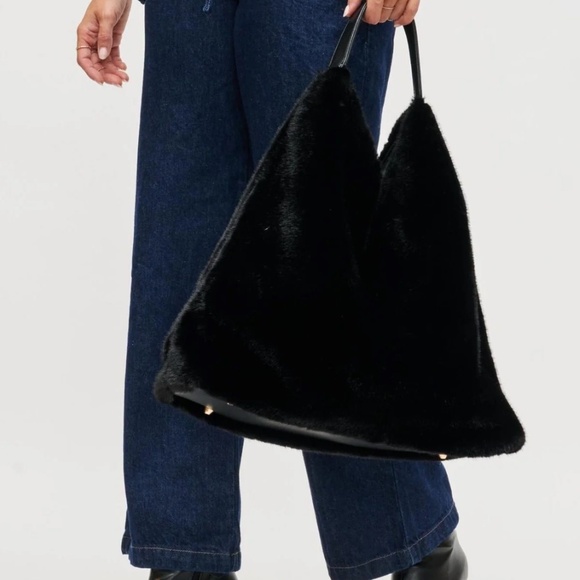 NWT Black Hobo Bag Large Soft Vegan Shoulder Handbag Stylish Everyday - Picture 2 of 6